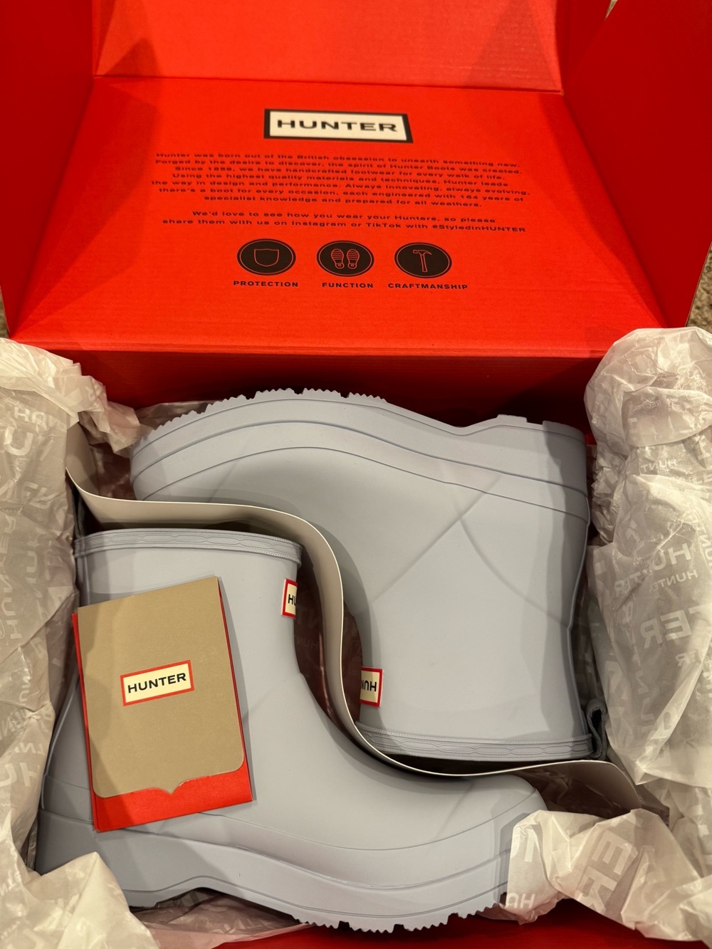 Brand New Hunter Women’s Light Gray Short Rain Boots - sz. 6